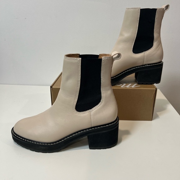 The Carina Platform Chelsea Boot in Harvest Moon - Picture 4 of 6